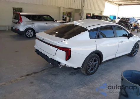 2025 Kia K4 Lxs z USA, uszkodzony, nr VIN 3KPFT4DE4SE155823